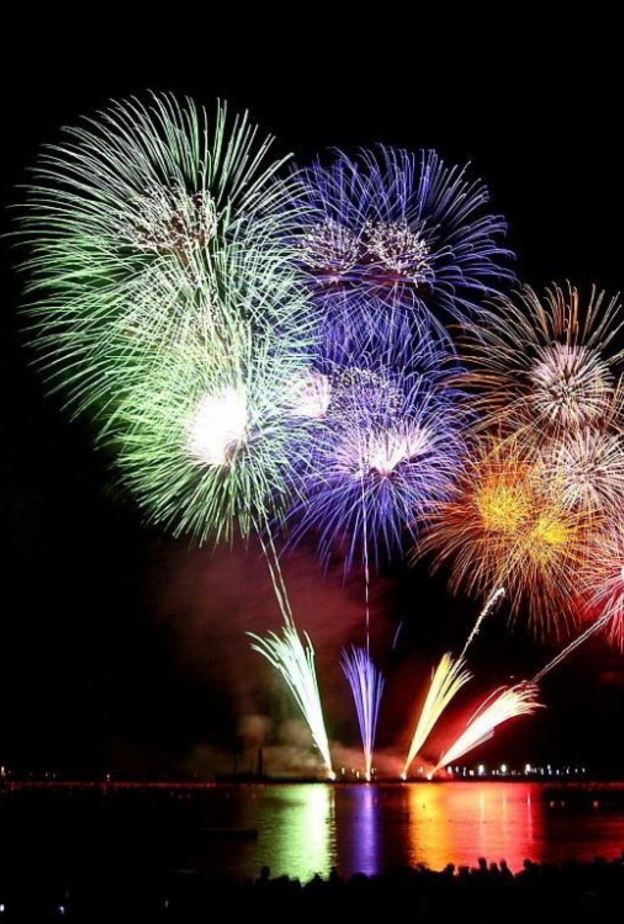 فعاليات احتفالات الألعاب النارية