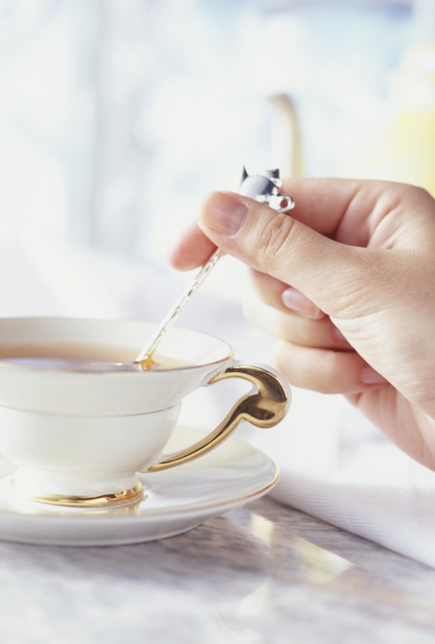 تناول الشاي الاخضر يرفع معدل حرق الدهون في الجسم.