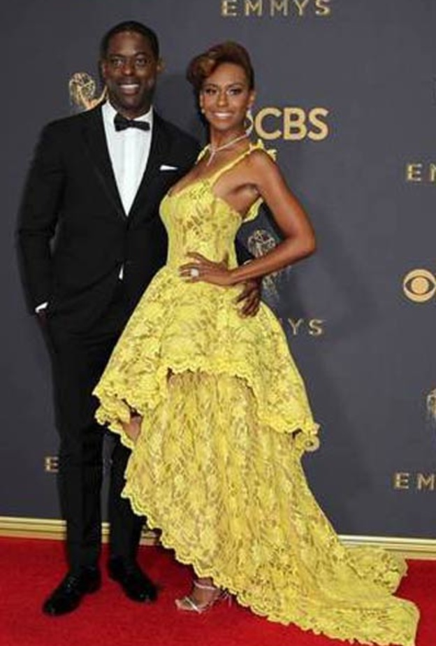 بعد طول انتظار انطلق حفل Emmy Awards منذ قليل بوصول النجوم