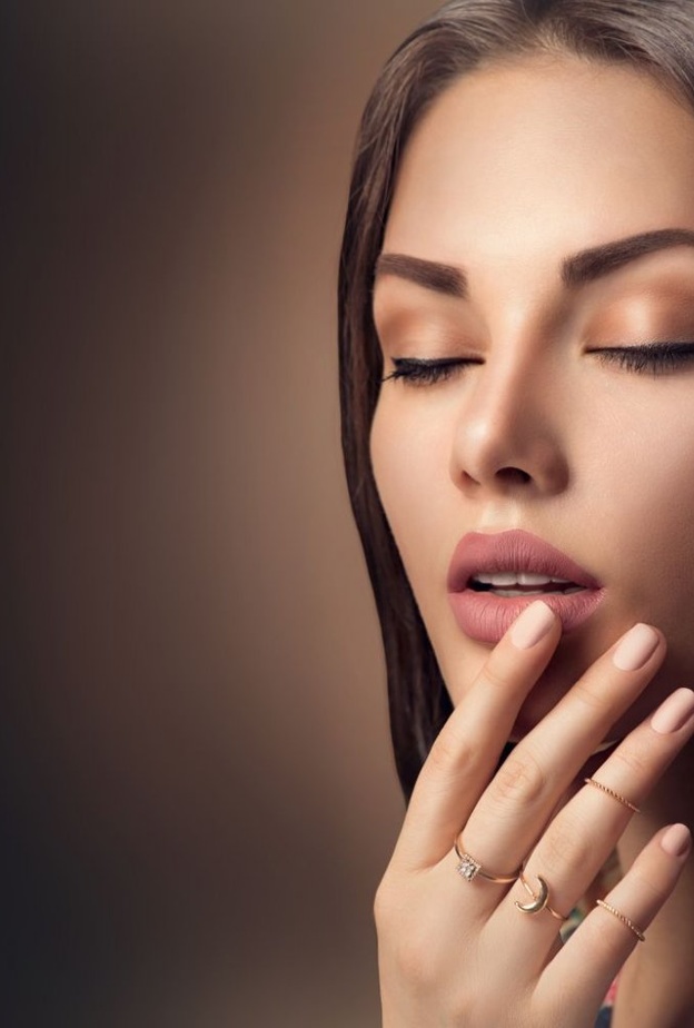 جميع درجات النيود تليق بك، لكن أيهن الأجمل؟