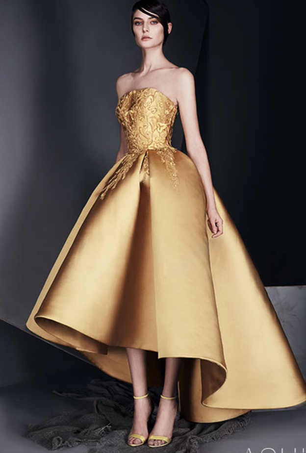 الورود متناثرة على فساتين الخطوبة من مجموعة المصممة السعودية رزان العزوني