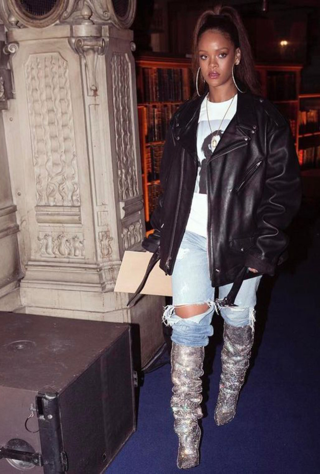 اختارت سيلين ديون حذاء سانت لوران البراق المرصع بالكريستال