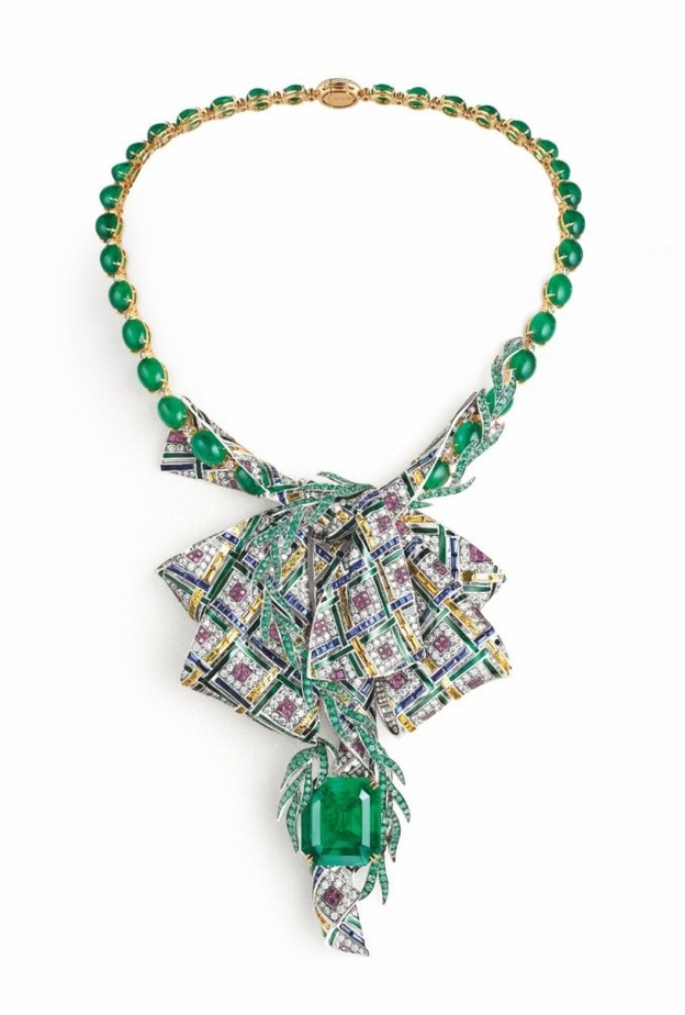 قلادة بياجيه من الذهب والماس الأصفر والاسبنيل الأحمر