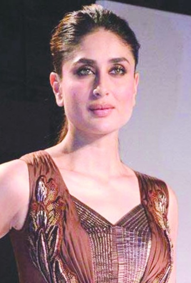 هكذا تحافظ كارينا كابور على بشرتها في الأعياد