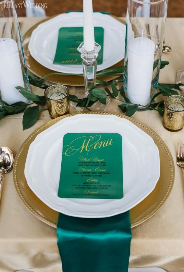 كيكة زفاف مزينة باللون الاخضر و الابيض مستوحاة من الوان العلم السعودي