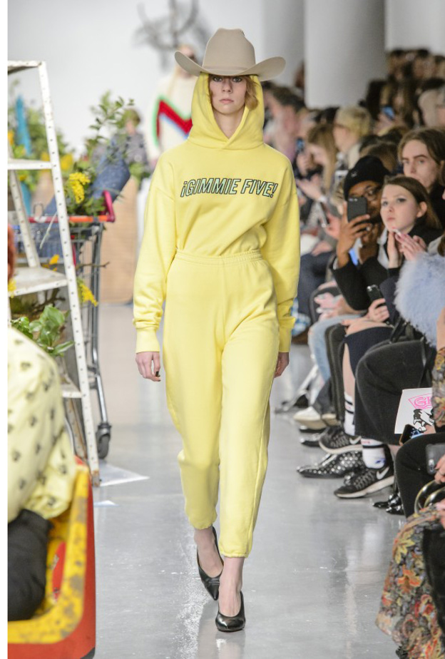 البناطيل الرياضية