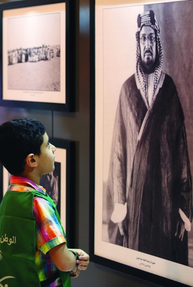 صورة الملك عبالعزيز في معرض سلمان التاريخ.