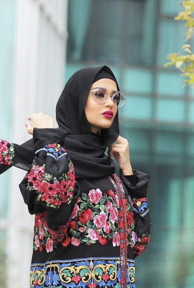 نظارات شمسية تناسب عباءتك الملونة