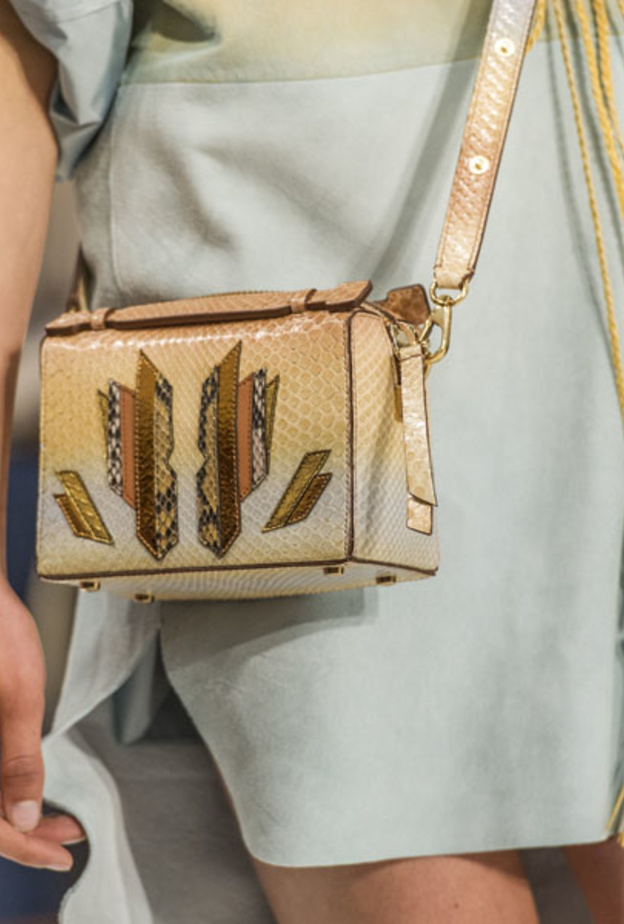 طبيعة الصيف الإيطالي الخلابة مع Tod's