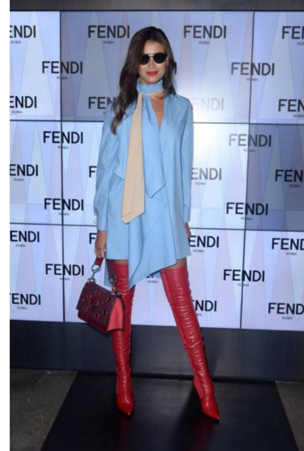 النساء العربيات في ازياء غريبة في أسبوع الموضة في ميلانو!