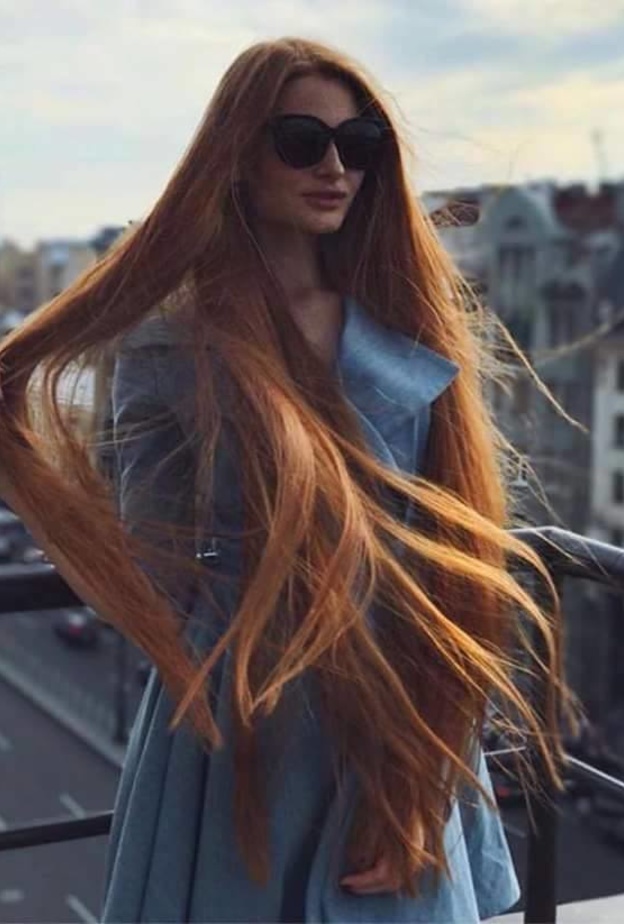 ظهرت سيدوروفا كعارضة في إعلانات لمنتجات الشعر