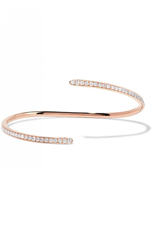 اسوارة من كارولينا نيفيس Carolina Neves