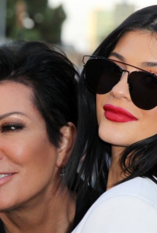 كريس جينر تبحث عن أفضل السبل للاستفادة ماديا من حمل ابنتها