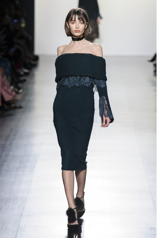 فساتين الاوف شولدر مع الشق الجانبي من Monse