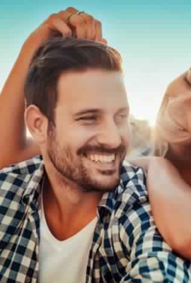 مديح الرجل بهذه الامور يجعلك الاقرب اليه 