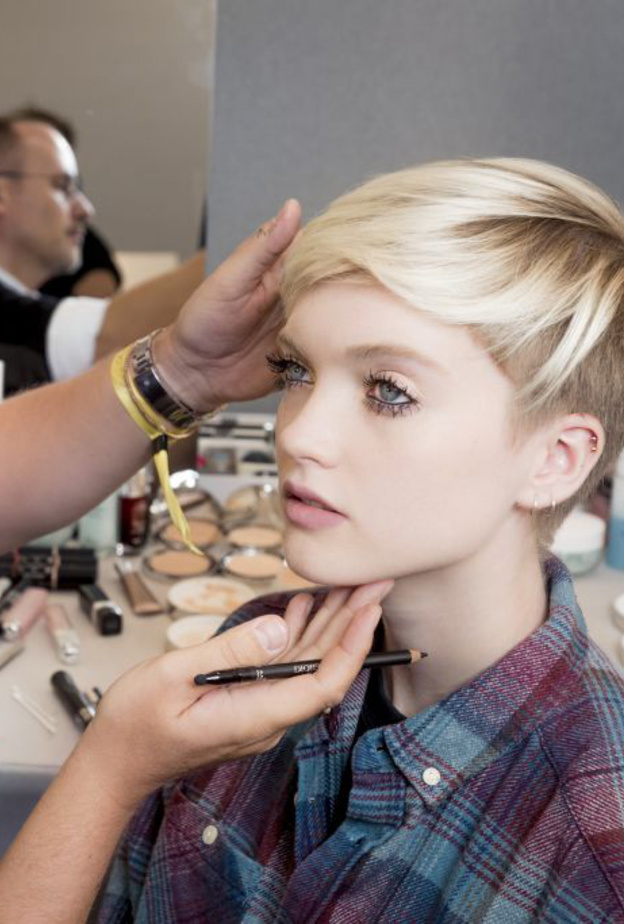 _ابتكر المدير الابداعي لدى دار ديور Dior بيتر فيليبس Peter Philips إطلالة مكياج جديدة