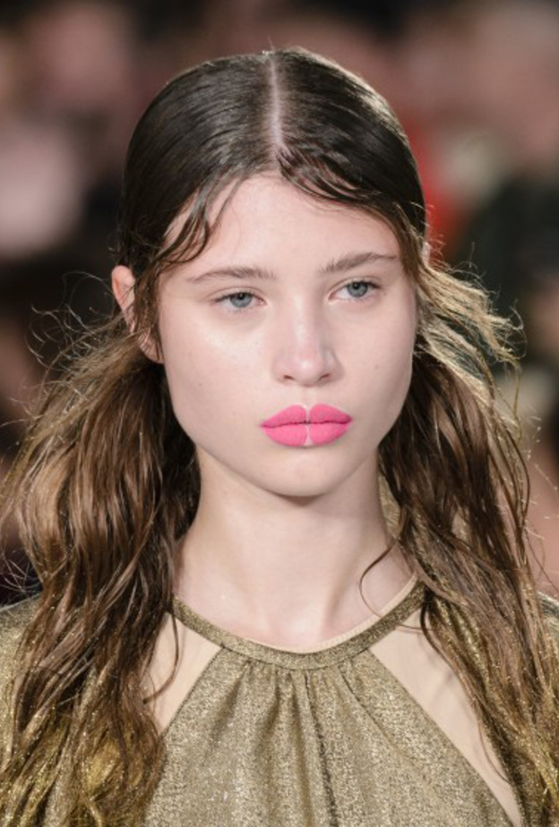 تسريحات شعر قصير ومبلل على خطى دار Maison Margiela