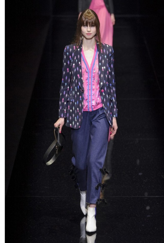 كلوي تجمع بين Chloe الرّمادي والالوان