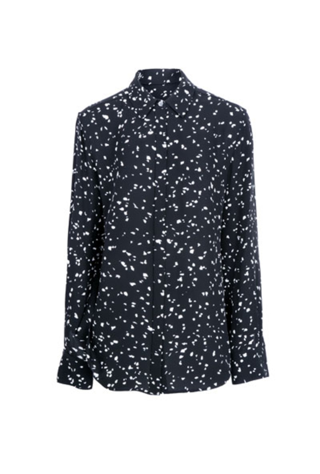 DKNY  تقدّم تصاميم حديثة متنوعة ولافتة 