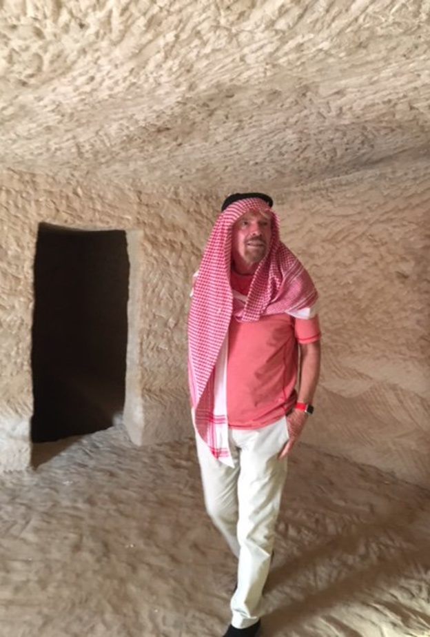 من صور الملياردير اثناء زيارته للسعودية