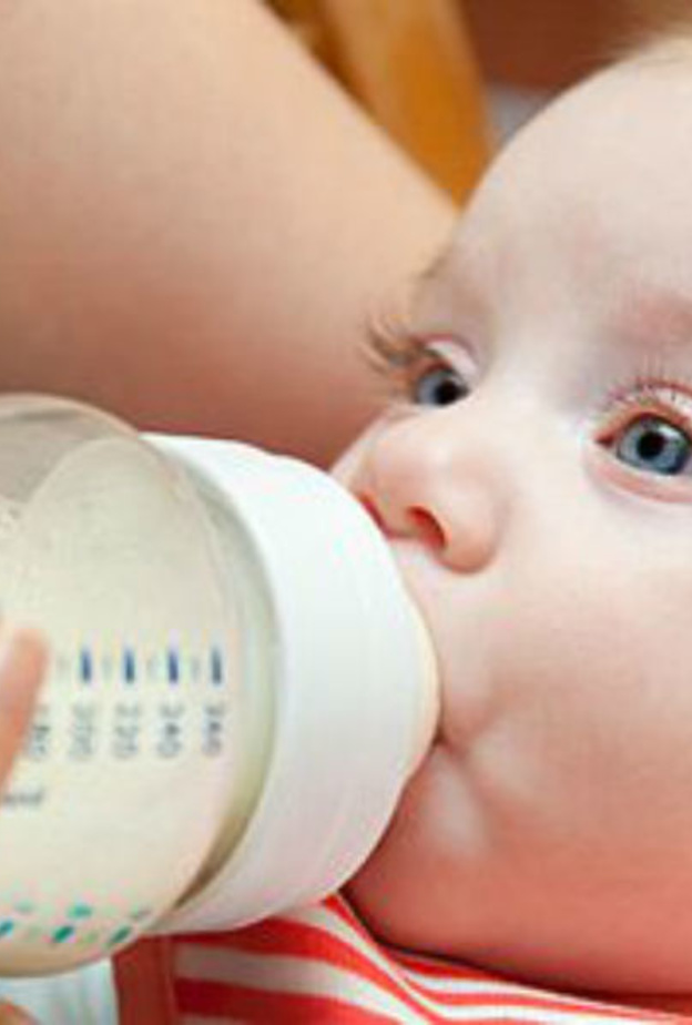 يحتاج الطفل إلى كميات حليب تتناسب مع وزنه