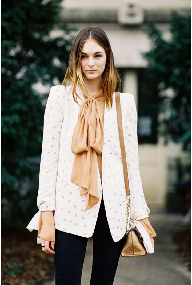 الازياء والاكسسوارات المزينة بشرائط أكثر صيحات الموضة أنوثة هذا الموسم!