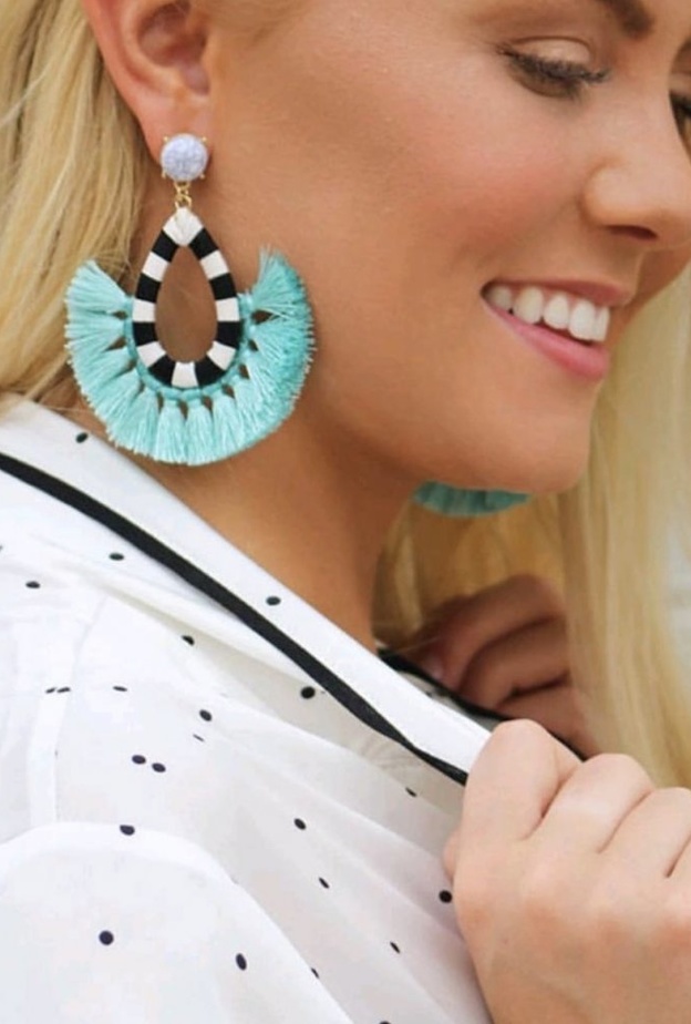 أقراط مروحية من Katerina Makriyianni