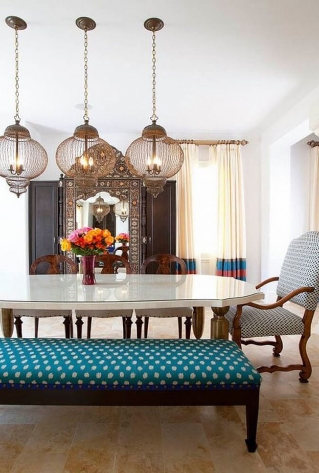 ترتيب السفرة بإكسسوارات ذات تصميم عربي