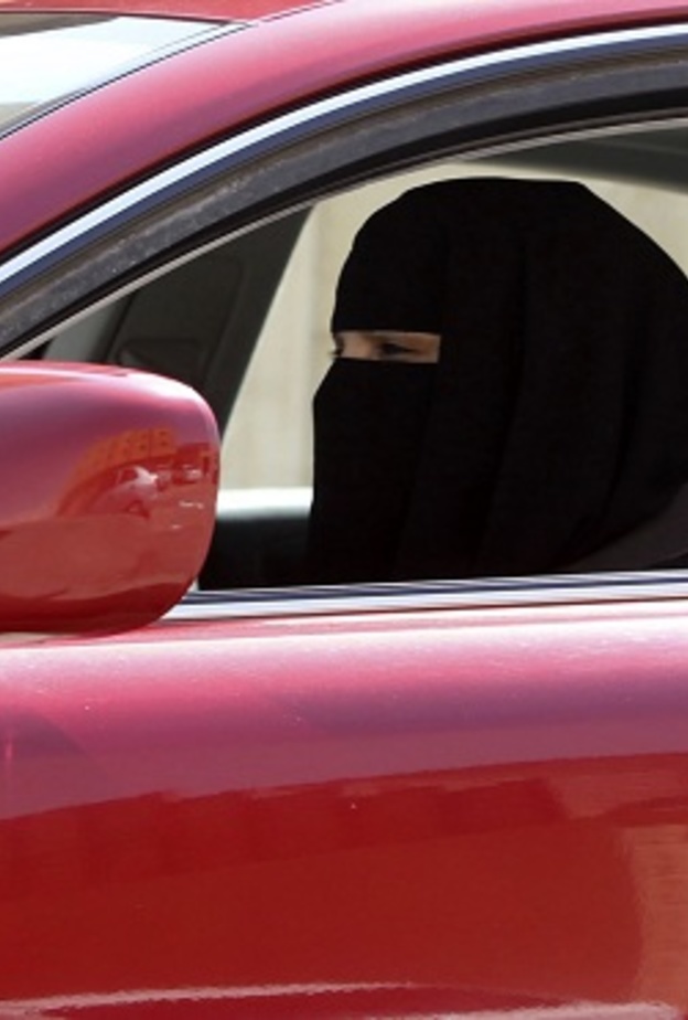 وزارة النقل تمنح السعوديات تراخيص "الأجرة والنقل" خلال 30 يومًا