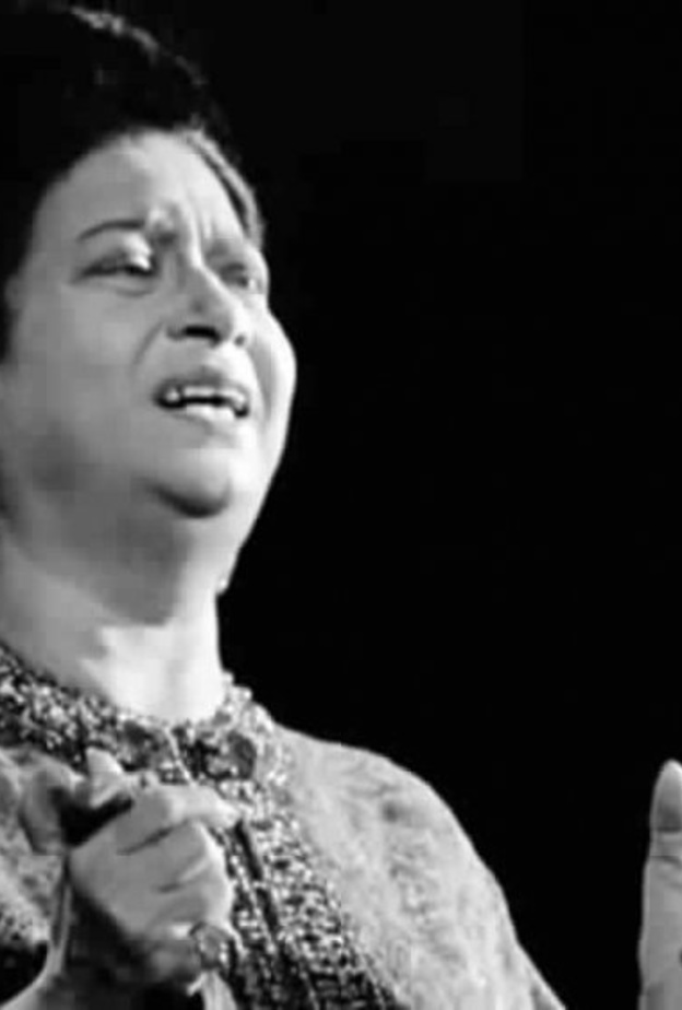 سيدة الغناء العربي أم كلثوم 