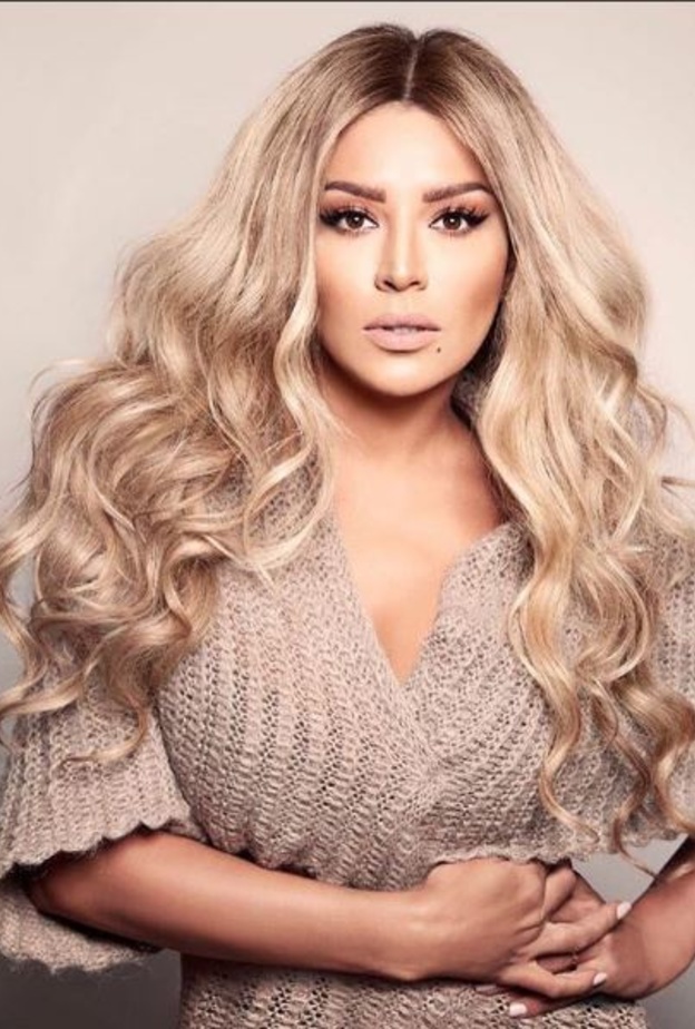 امل بوشوشة تبكي على الهواء بسبب احلام مستغانمي