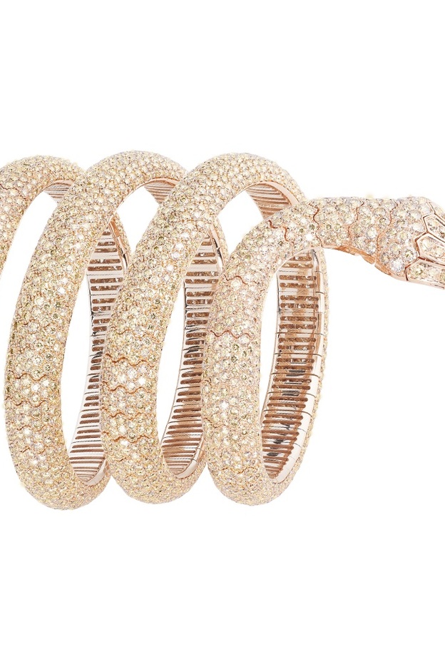 قلادة بولغاري من الذهب والماس