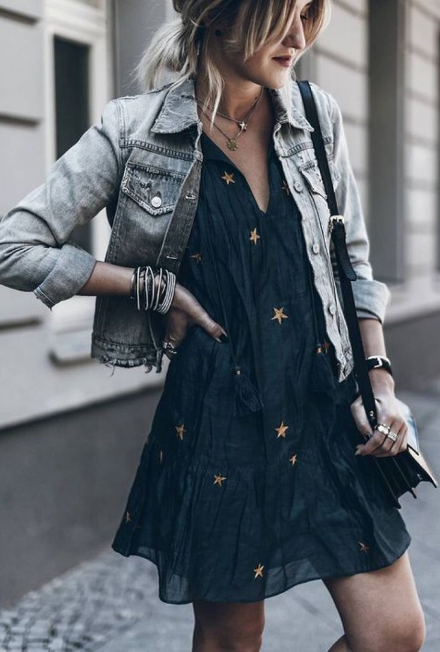 جاكيت جلد شبابي وعصري مزيّن بنقشة النجوم