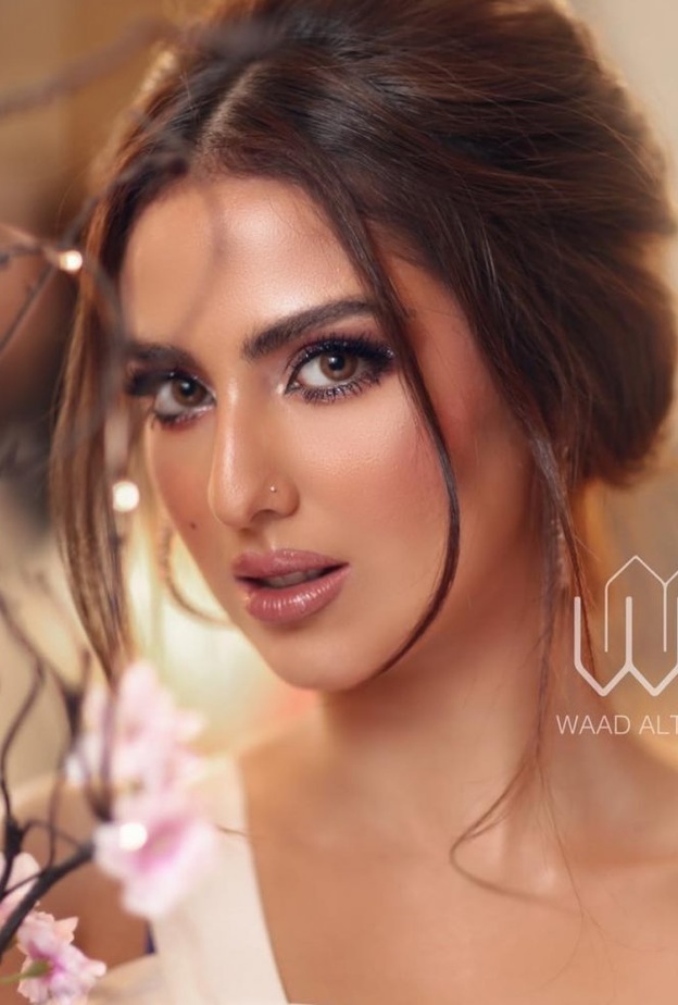 مكياج وردي للدكتورة خلود من ايات اليحي