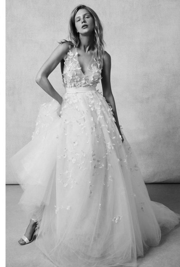 فساتين زفاف مع نقشات الورود المزخرفة من مجموعة Gracy Accad لخريف 2018