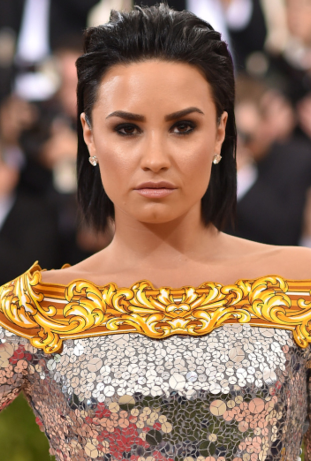 كيف ردت ديمي لوفاتو على شائعات مواعدتها لصديقها نيك جوناس