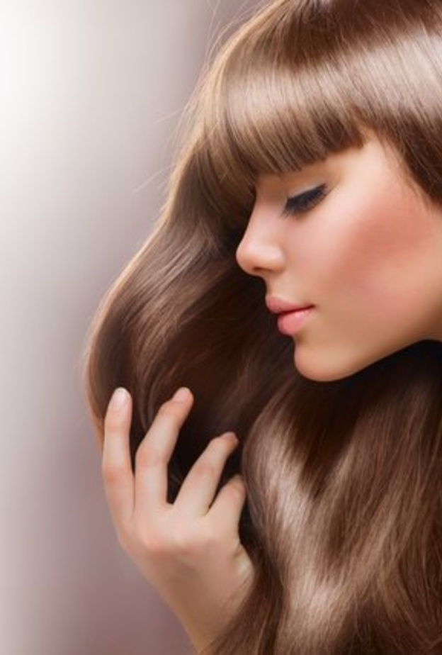 يسهم خل التوت الأحمر في تلطيف رائحة الشعر