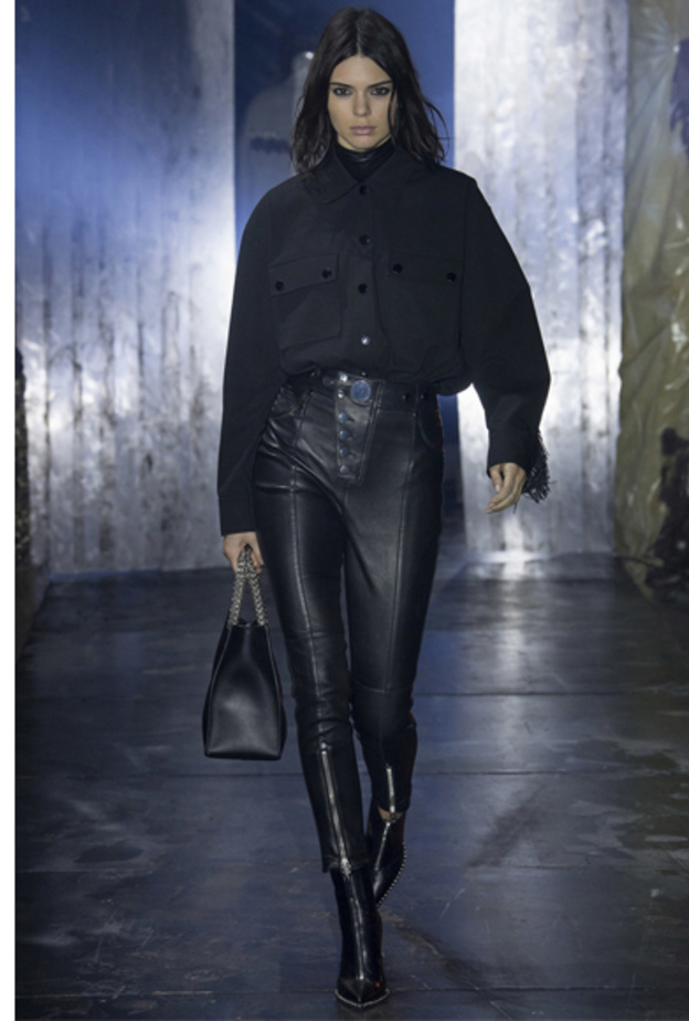 البناطيل الجلدية