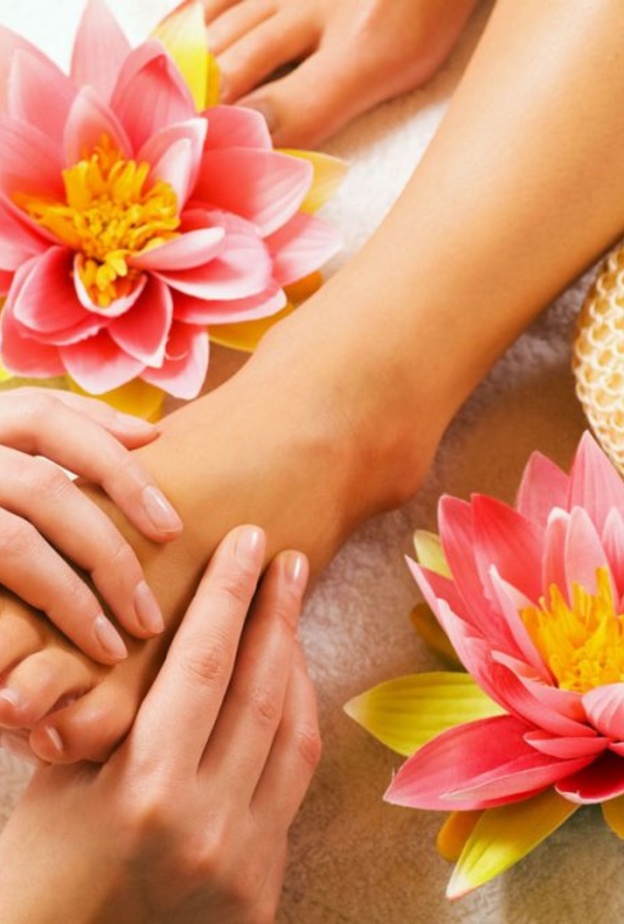 عالجي تشقق القدمين بهذه الوصفات الطبيعية.