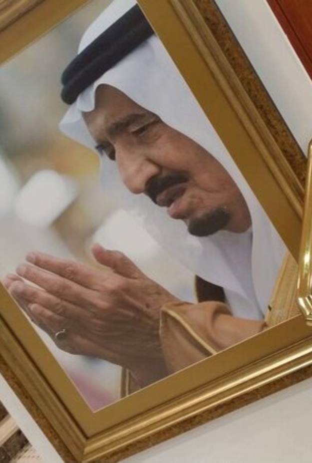 50 فنانا و فنانة يشاركون في معرض زوايا لونية