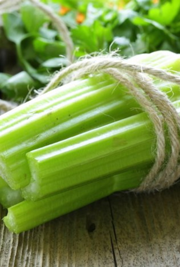 الكرفس فعال في علاج سرطان الثدي.