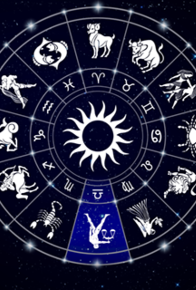 يتمتّع رجل برج الميزان بحضور آسر ولباقة في الحديث