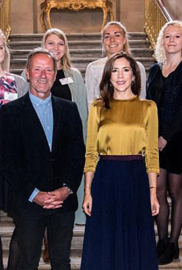 الأميرة ماري في إطلالة ذهبية في قصر أمالينبورغ