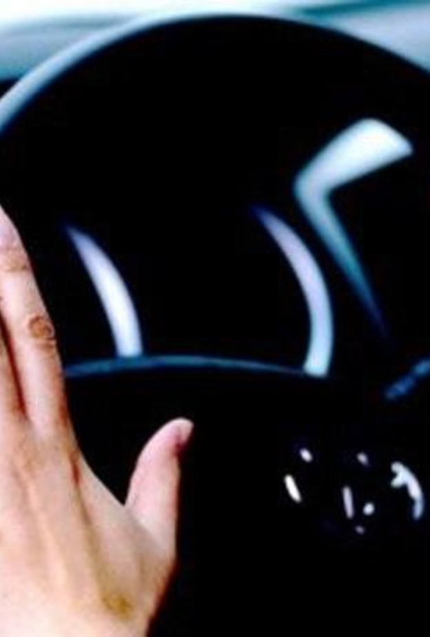 - اعلان استقدام خادمات برخص قيادة