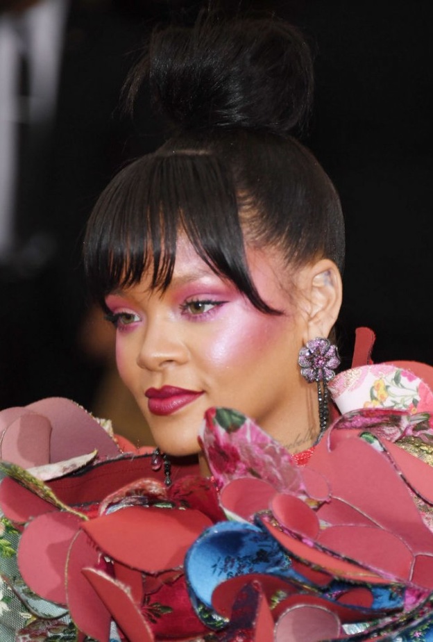 رسمات عيون ترتكز على الظلال البراقة مع توسيع العين بأسلوب كاتي بيري Katy Perry 