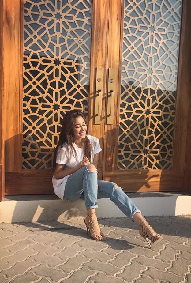 الجينز من الملابس المفضلة لدى اسيل