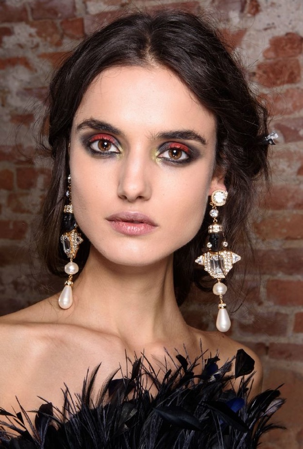 رسمات عيون قوية مع اللون الاحمر من Zadig.Voltaire.