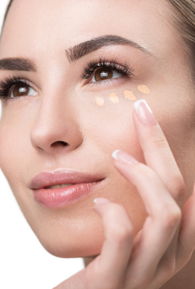 يستخدم الكونسيلر البرتقالي لاخفاء عيوب البشرة