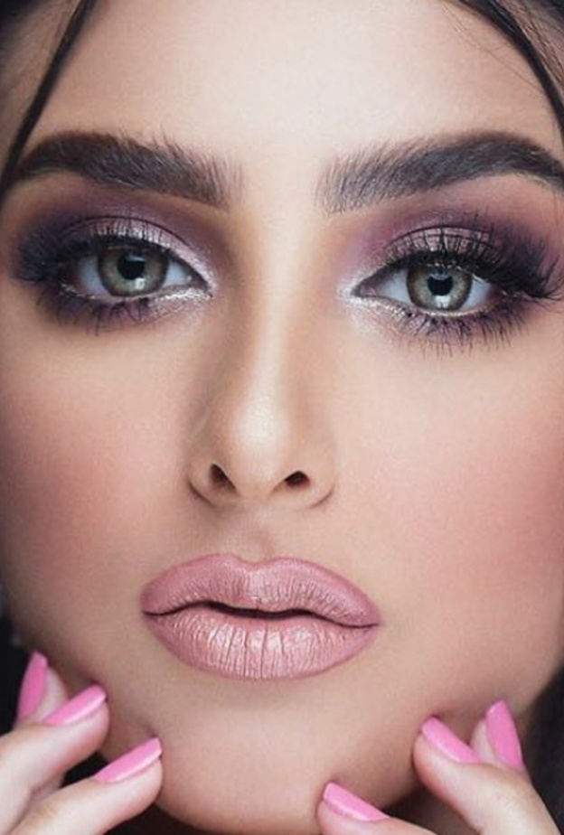 مكياج ناعم للعروس مع رسمة الكحل الجميلة