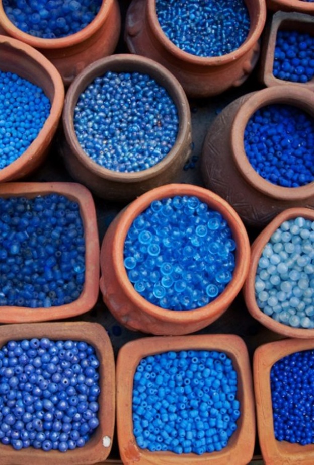 اللون الازرق يشفي العقل ويساعد على الاسترخاء كما يساهم على رفع الامال والاحلام